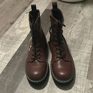Women’s size 8 combat boots.